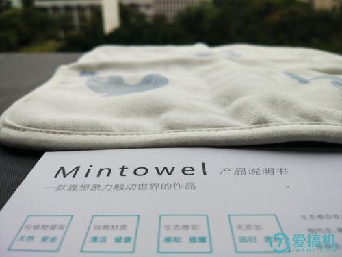 重仅约25g,纱巾选用高档的超柔精梳棉,配合"六层一体成型"的织造技术